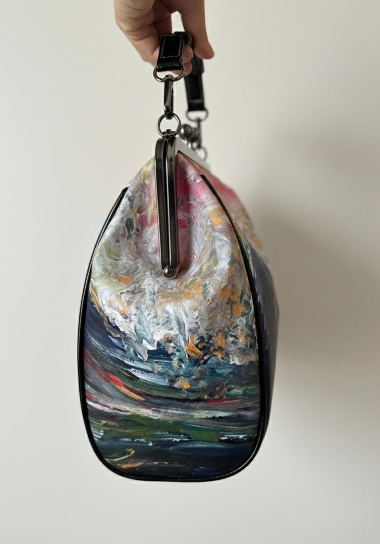 The Wave Vintage Clasp Crossbody Handbag